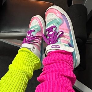 Fun Neon 80’s style sneaker Adidas FORUM LO XL EL I Purple/Pink/Blue Youth 5.5